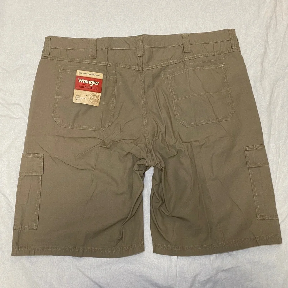 Wrangler Authentics Mens Khaki Ripstop Cargo Shorts Tan ZM6LSML Size 44 NWT